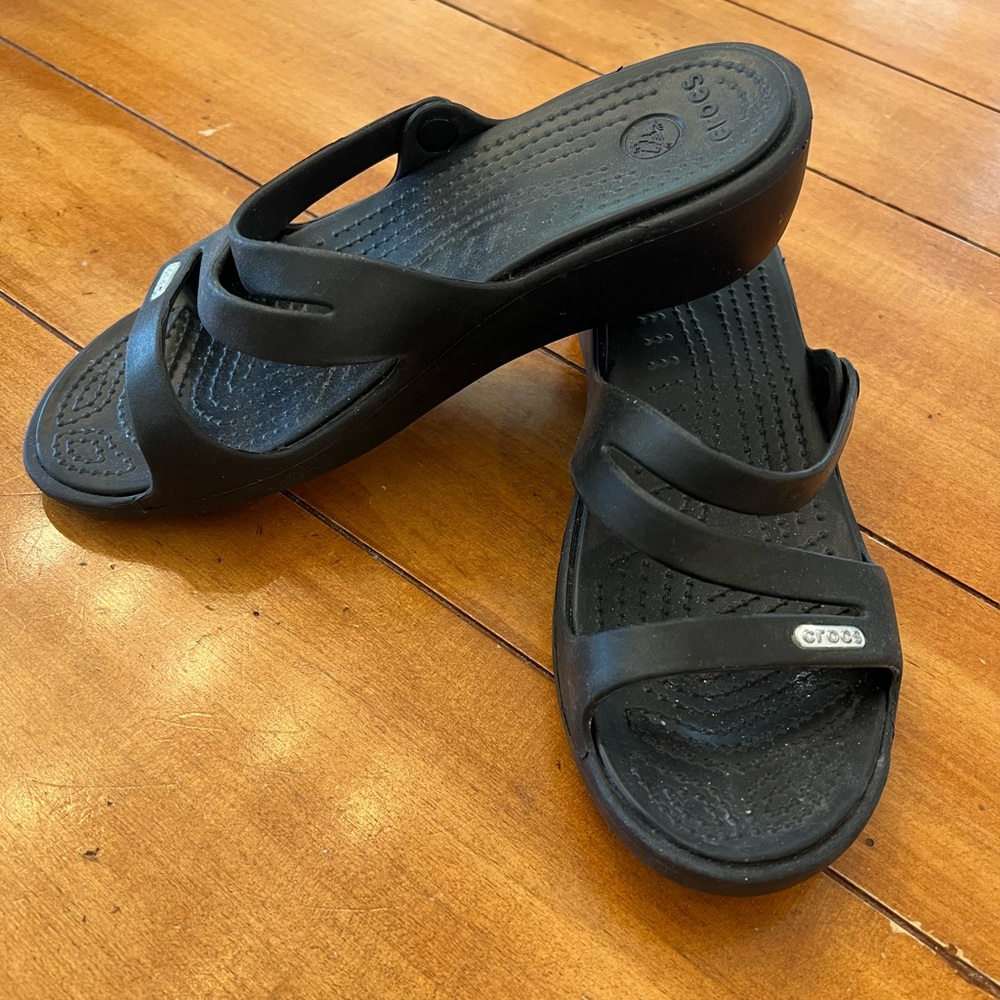 Women’s slip on crocs, Size 6